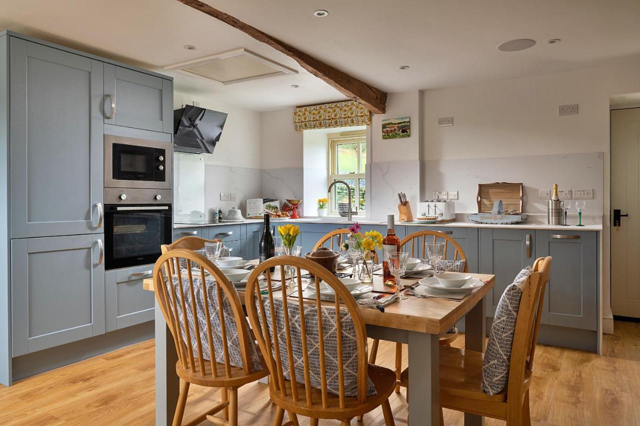 Finest Retreats - Moelis Granary - Luxury Cottage With Hot Tub Llandrillo ภายนอก รูปภาพ