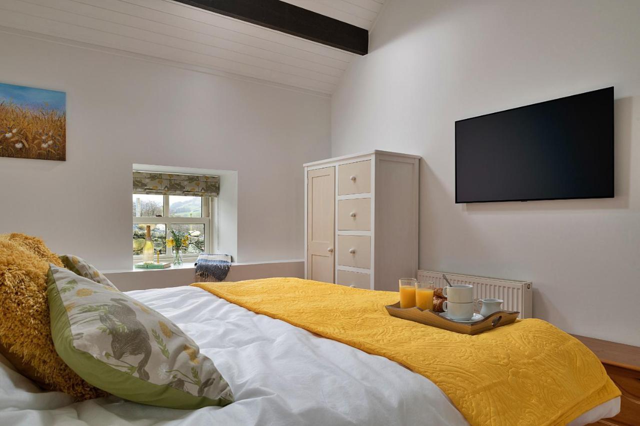 Finest Retreats - Moelis Granary - Luxury Cottage With Hot Tub Llandrillo ภายนอก รูปภาพ