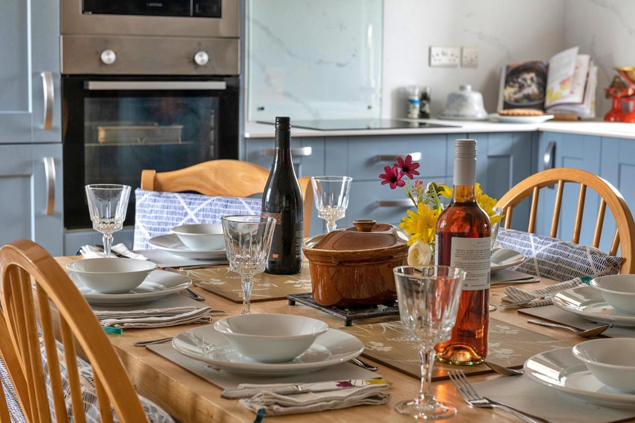 Finest Retreats - Moelis Granary - Luxury Cottage With Hot Tub Llandrillo ภายนอก รูปภาพ