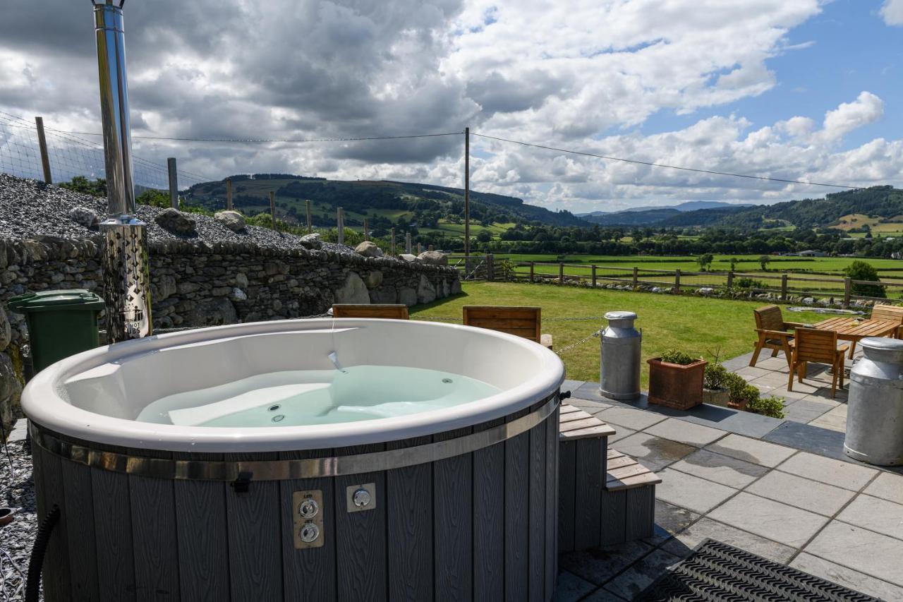 Finest Retreats - Moelis Granary - Luxury Cottage With Hot Tub Llandrillo ภายนอก รูปภาพ