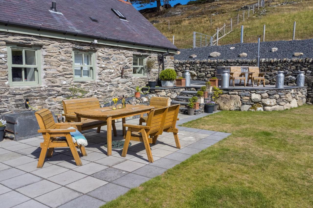 Finest Retreats - Moelis Granary - Luxury Cottage With Hot Tub Llandrillo ภายนอก รูปภาพ